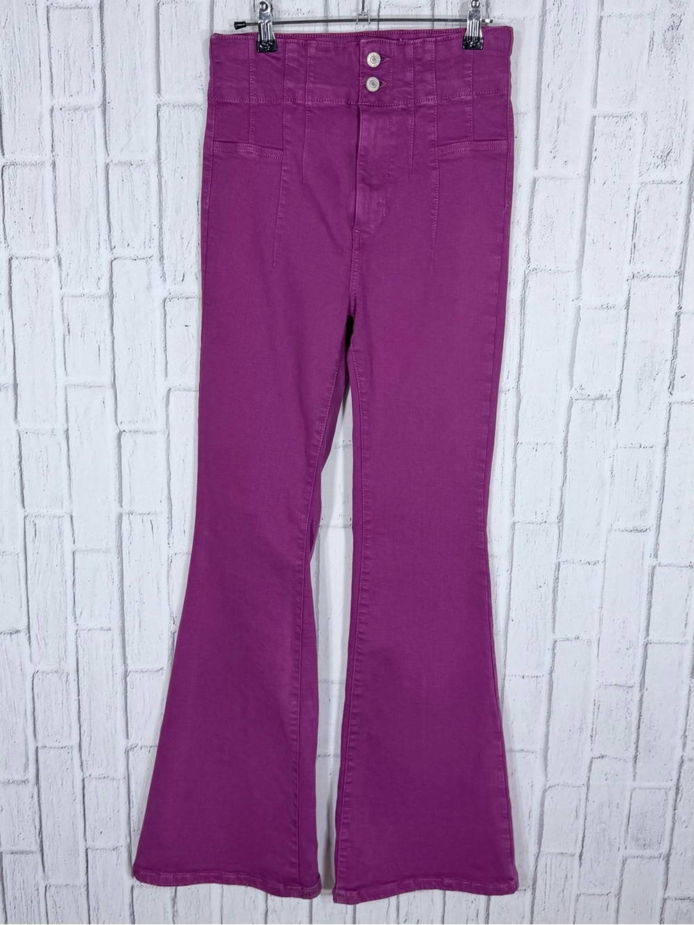 💜 We The Free Free People Magenta High Rise Flare Jeans Size 28 - Picture 2 of 6